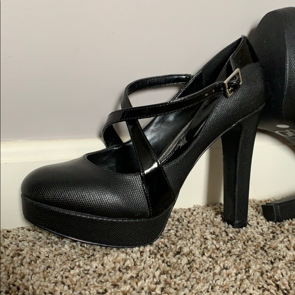 Black Gianni Bini platform high heels 7.5